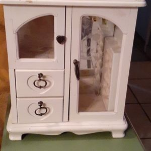 Cute jewelry box.